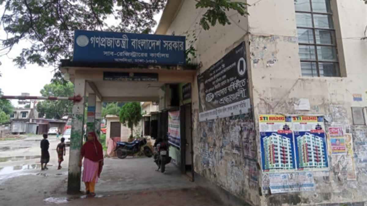 দলিল লেখক সমিতির নেতার ইন্ধনে অচলাবস্থা!