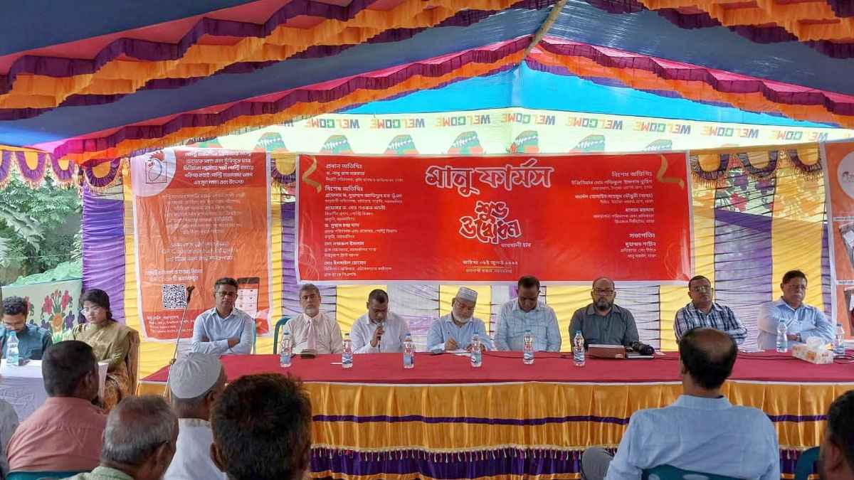 বাকৃবির সহায়তায় ময়মনসিংহে প্রযুক্তিনির্ভর পোল্ট্রি হাব