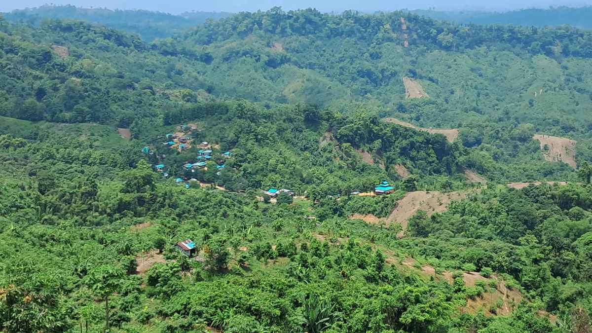 রুমায় সেনাবাহিনীর অভিযানে কেএনএ কমান্ডারসহ নিহত ২, অস্ত্র উদ্ধার