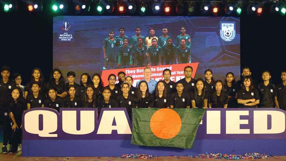 নারী ফুটবলারদের বড় সুখবর দিলেন ক্রীড়া উপদেষ্টা