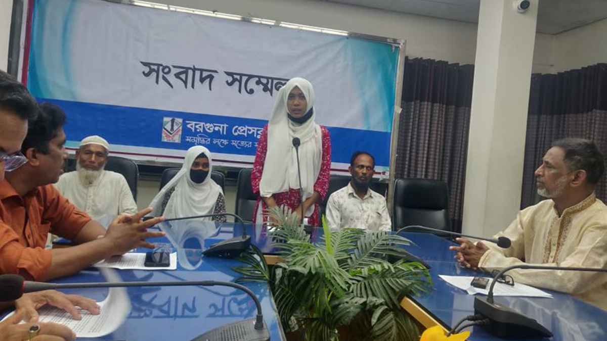 বসতবাড়িতে হামলা-লুটপাট, প্রভাবশালীদের বিরুদ্ধে সংবাদ সম্মেলন