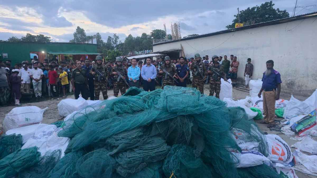 বাজিতপুরে ৬০ লাখ টাকার অবৈধ জাল জব্দ করে পুড়িয়ে ধ্বংস