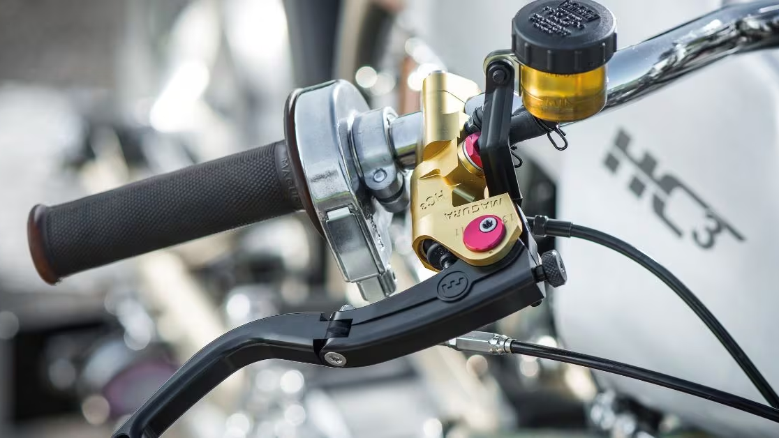 মোটরসাইকেলের ব্রেক ওয়েল কত দিন পরপর বদলানো উচিত?