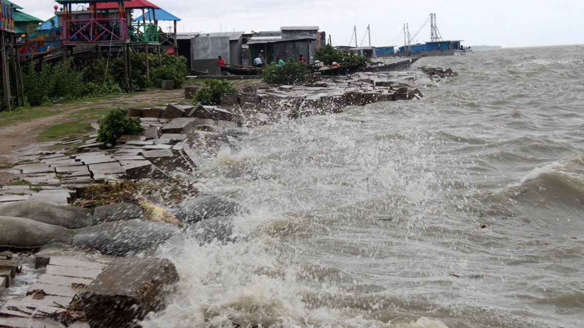 ভোলার অভ্যন্তরীণ নৌরুটে লঞ্চ চলাচল বন্ধ