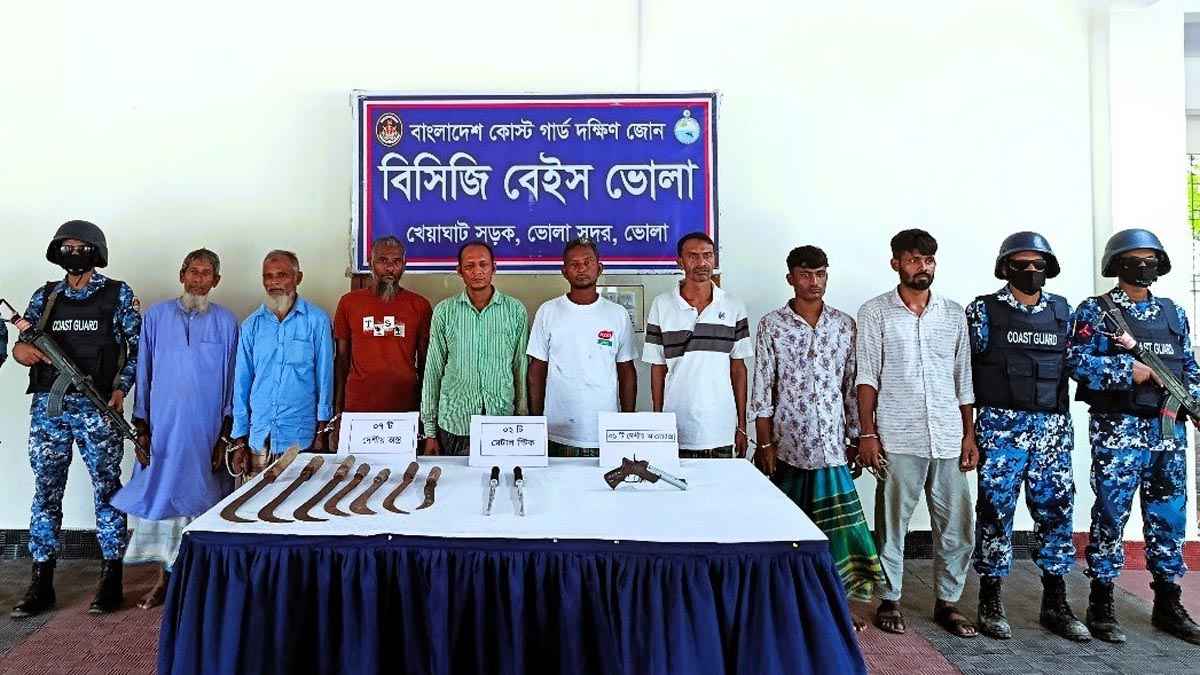 ভোলায় অস্ত্রসহ ৮ ডাকাত আটক