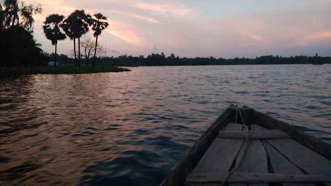 গাজীপুরে ঘুরতে এসে বিলে নৌকাডুবি, নিখোঁজ ৩
