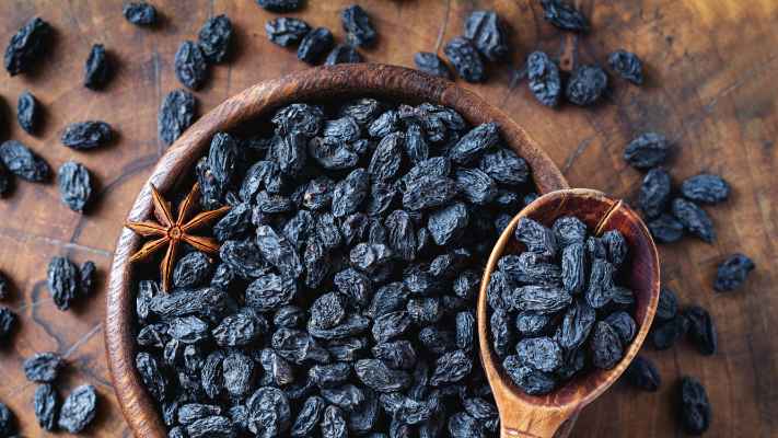 black raisins