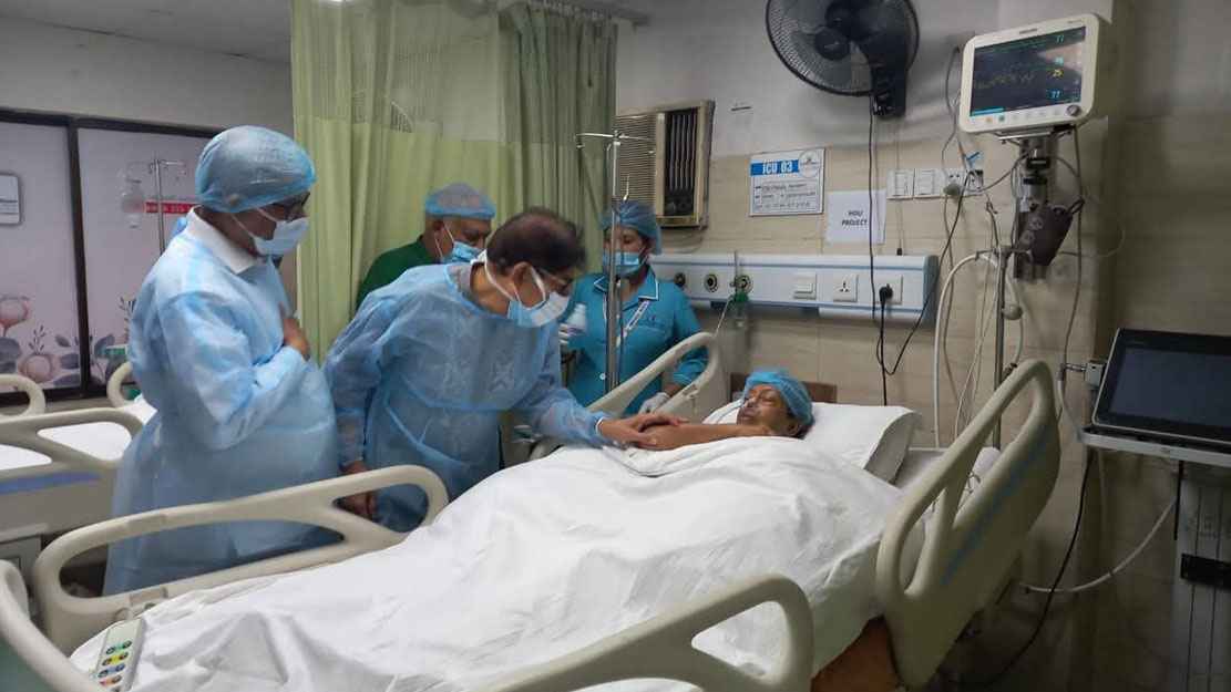 হাসপাতালে ফরিদা পারভীনকে দেখতে মির্জা ফখরুল