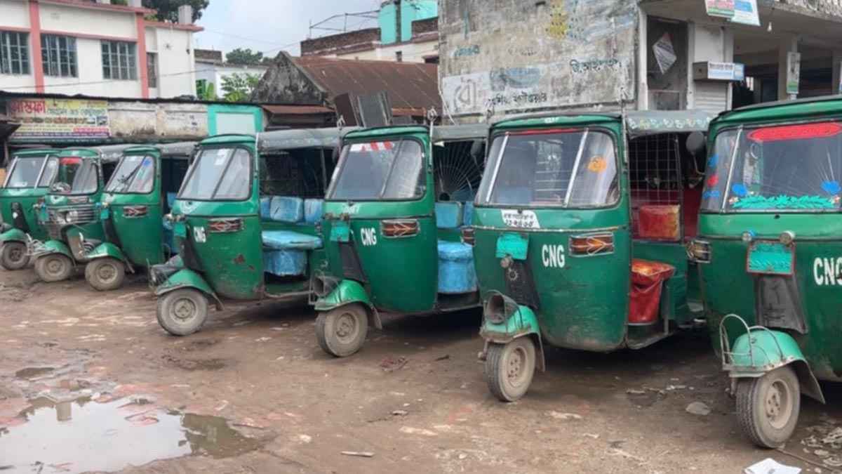 ব্রাহ্মণবাড়িয়ায় দ্বিতীয় দিনের মতো চলছে সিএনজি অটোরিকশা ধর্মঘট