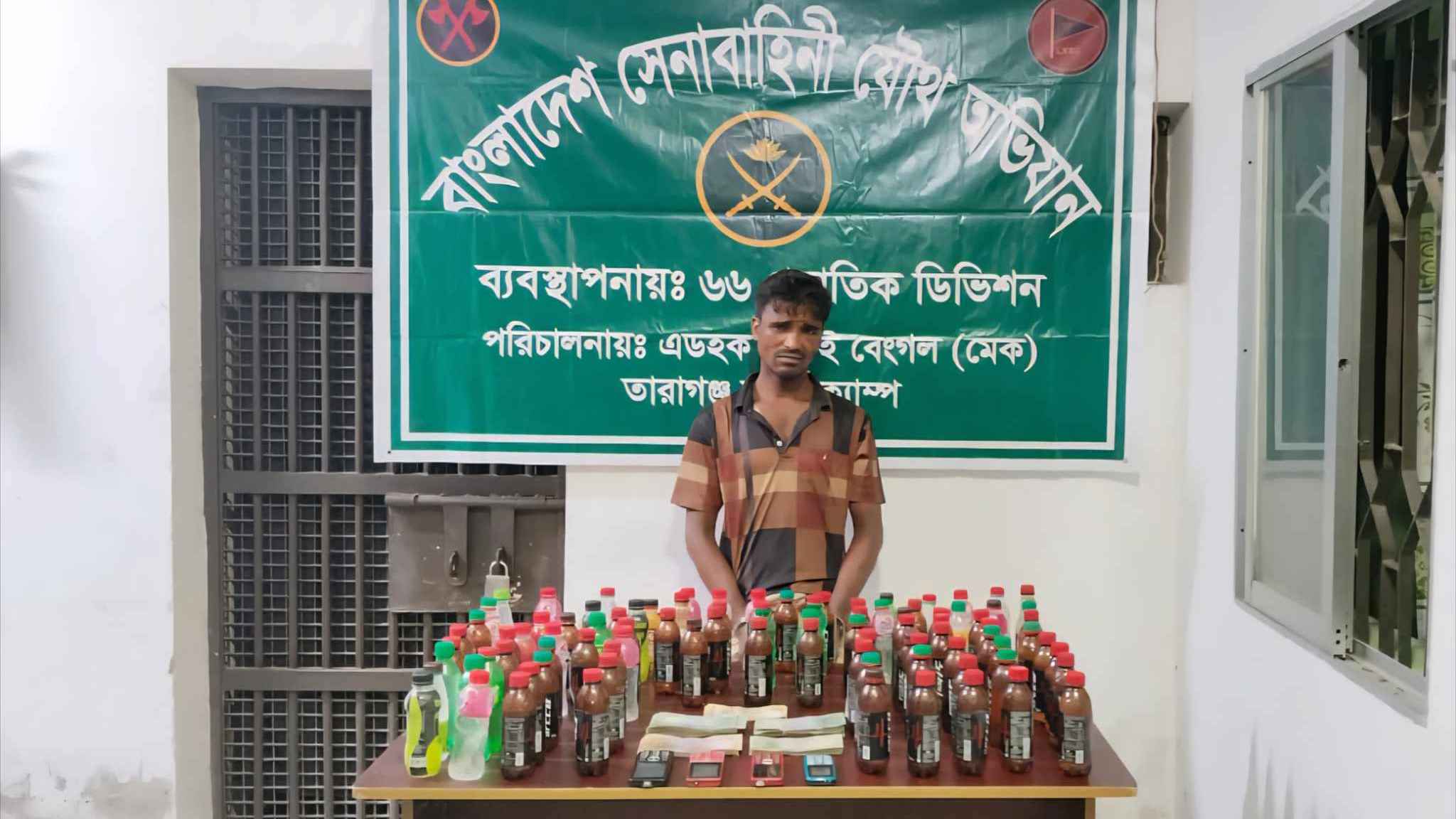 রংপুরে বিপুল পরিমাণ চোলাই মদসহ কারবারি গ্রেফতার