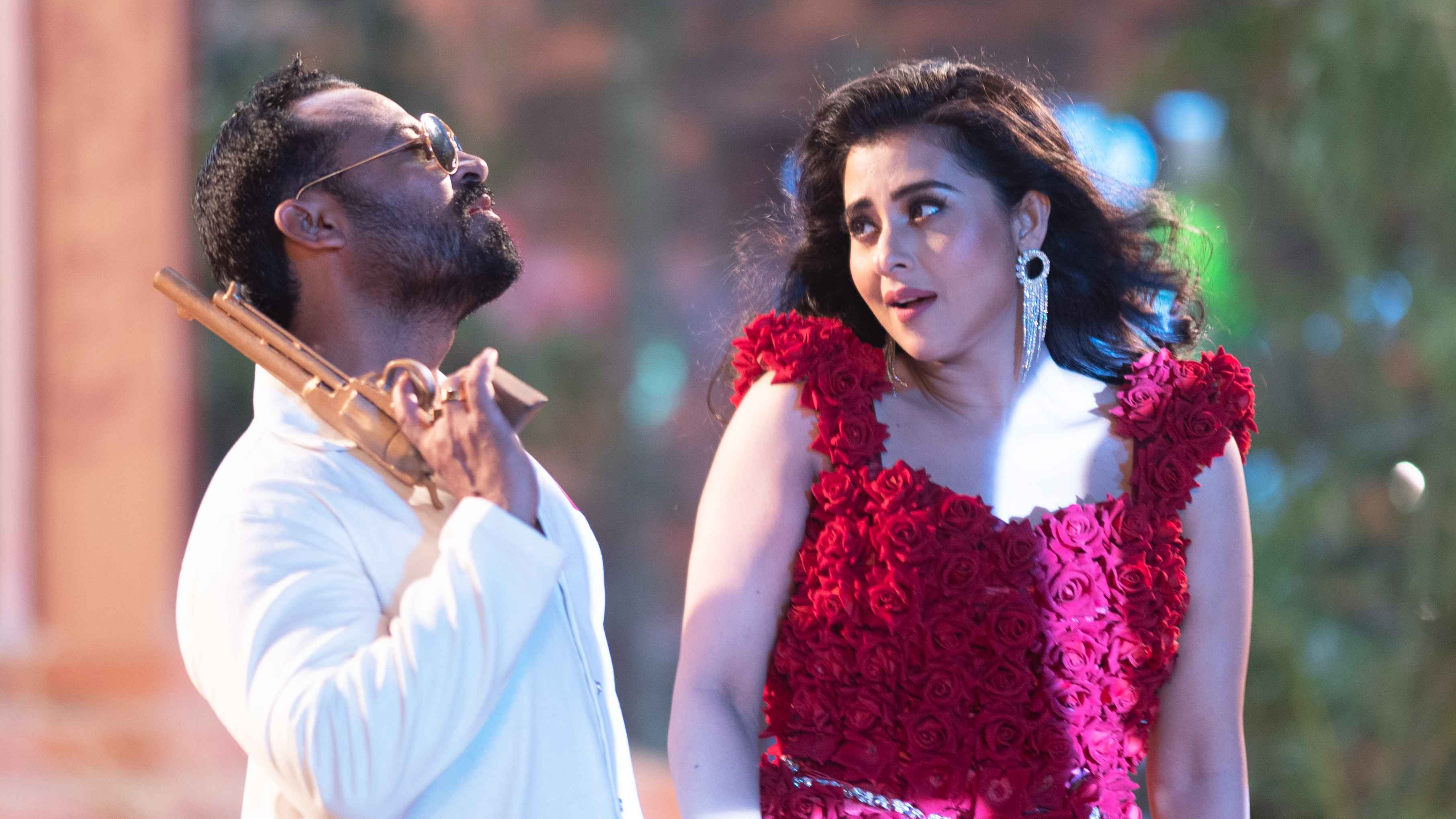 ‘ময়না’ বুবলীর সঙ্গে গানে জীবন