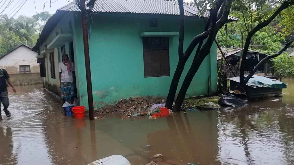 চাঁদপুরে টানা বৃষ্টিতে জলাবদ্ধতা, জনদুর্ভোগ চরমে