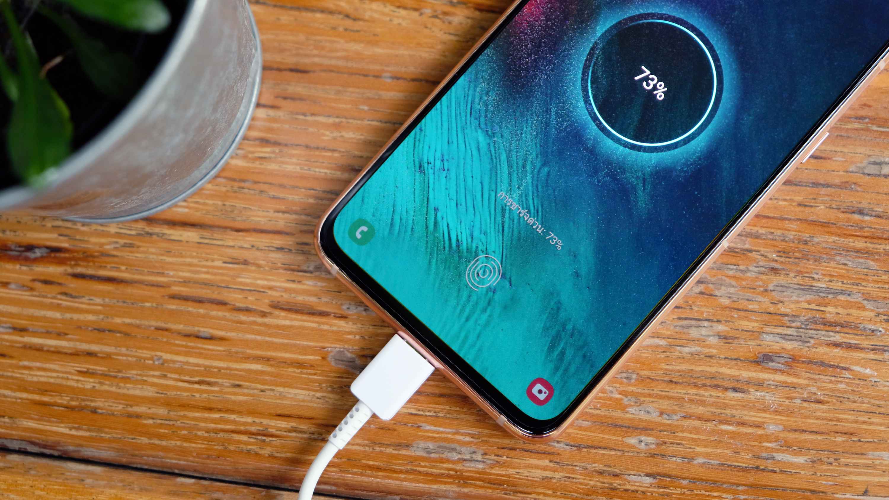 ফোনে কত পারসেন্ট চার্জ থাকতে পুনরায় চার্জ দেওয়া উচিত?