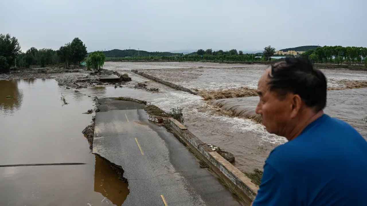 চীনে টানা ভারী বর্ষণ ও বন্যায় ৩০ জনের মৃত্যু