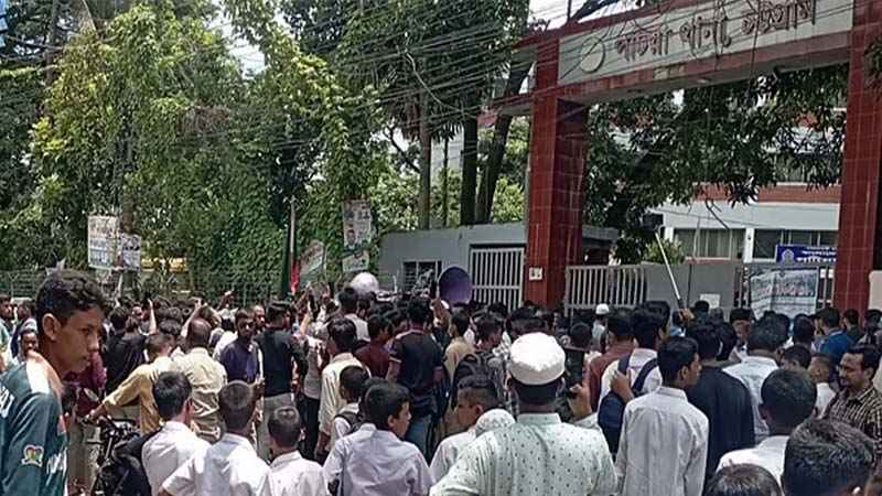 পটিয়া থানা ঘেরাও ও মহাসড়ক অবরোধ করল বৈছাআ নেতাকর্মীরা