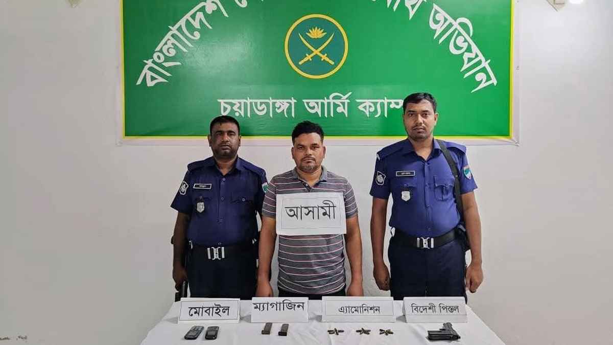 চুয়াডাঙ্গায় অস্ত্রসহ শীর্ষ সন্ত্রাসী আটক