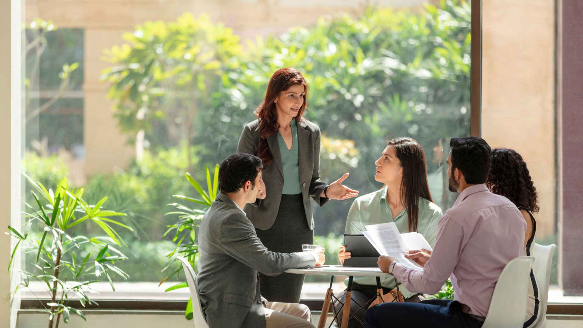 সহকর্মীদের সঙ্গে যেসব বিষয়ে আলোচনা করা উচিত নয়