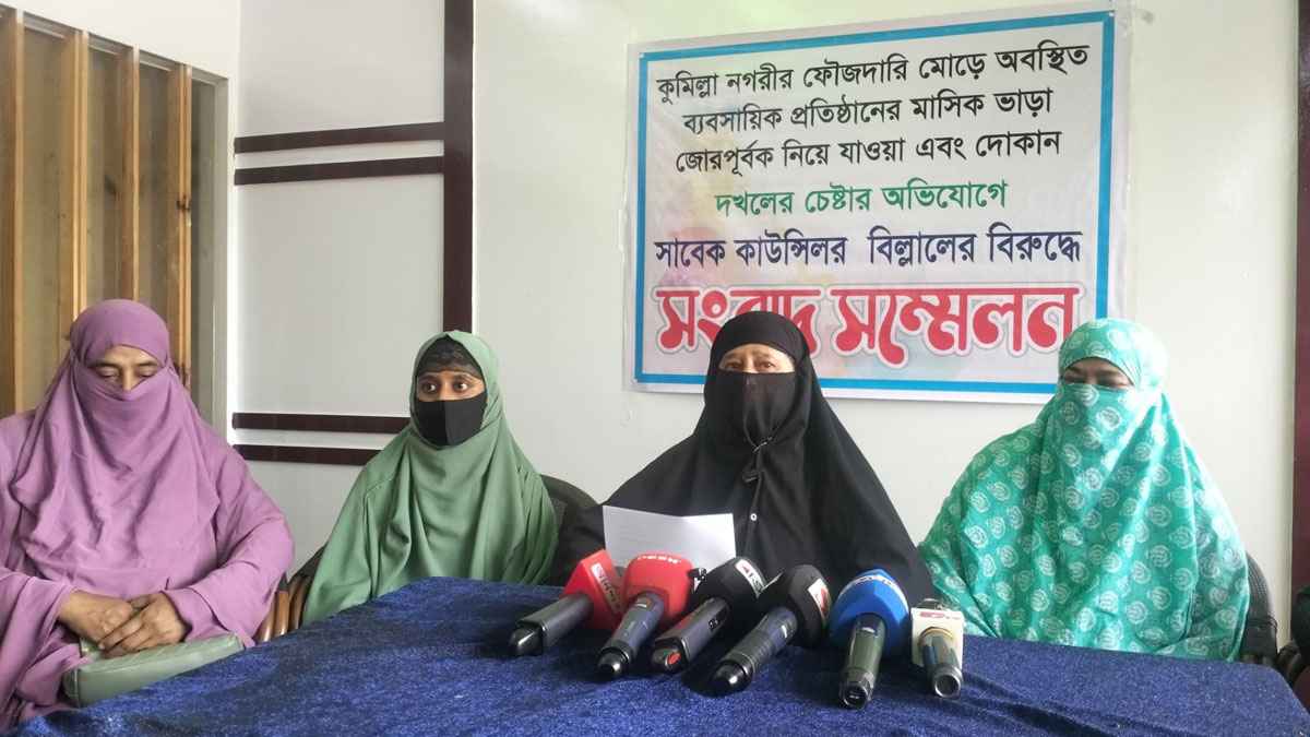 কুমিল্লায় সাবেক কাউন্সিলরের বিরুদ্ধে দোকান দখলের অভিযোগ