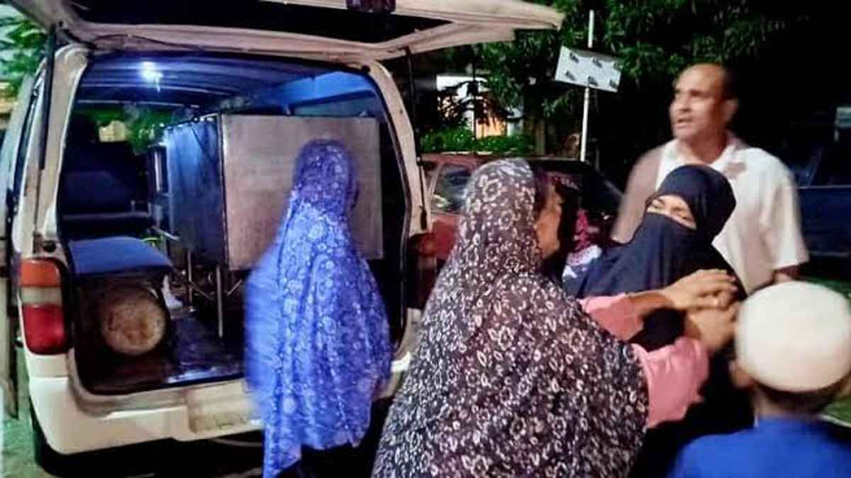 বসতঘরে ঢুকে বৃদ্ধকে কুপিয়ে হত্যা, নগদ টাকা লুট