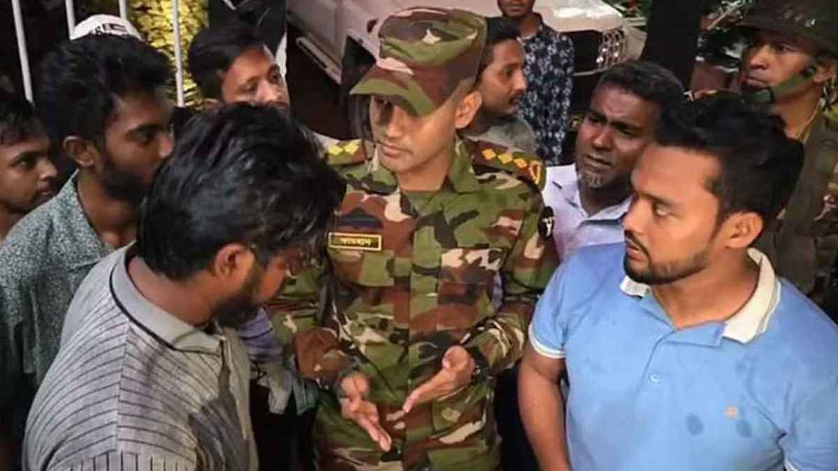ছেলের বিয়েতে আ.লীগ নেতা, গ্রেফতারের দাবিতে শিক্ষার্থীদের অবস্থান 