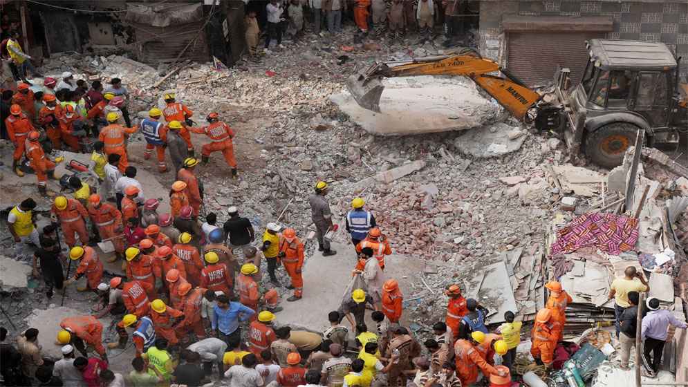 দিল্লিতে তাসের ঘরের মতো ভেঙে পড়ল ভবন, নিহত ২