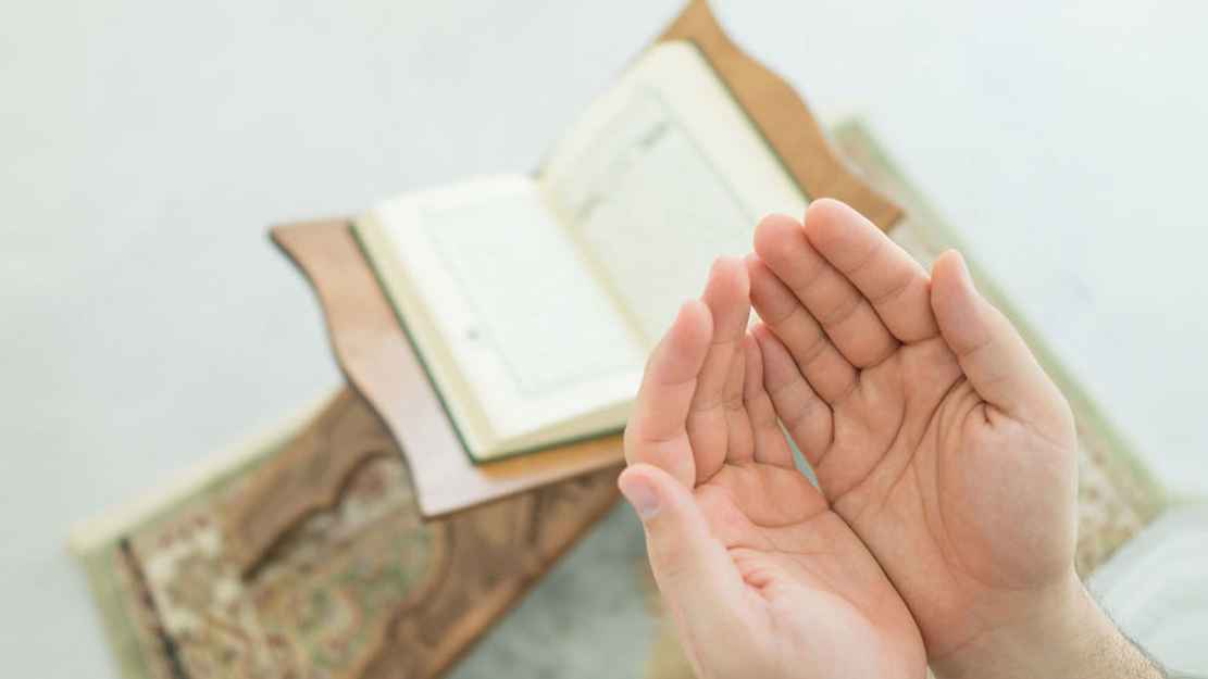 আল্লাহর ক্ষমা ও বরকতময় জীবন লাভের বিশেষ দোয়া