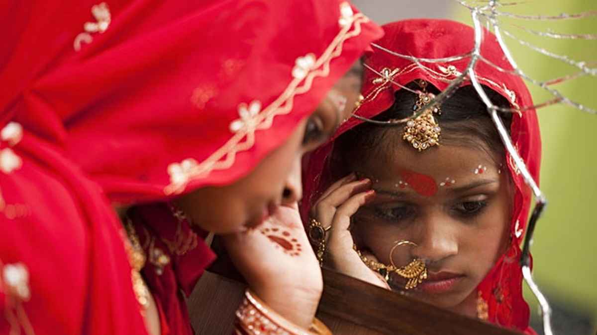 ইউএনও আসার খবরে পালালেন বর: জরিমানা গুনলেন কনের দাদা