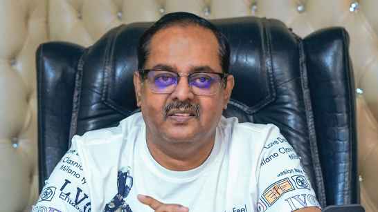 অ্যাসিড নিক্ষেপ ও মারধরের অভিযোগে ডিপজলের বিরুদ্ধে মামলা