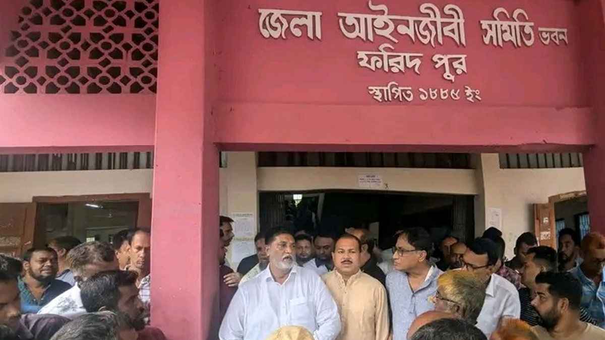 এ কে আজাদের মামলায় ফরিদপুরে ১৬ বিএনপি নেতার জামিন