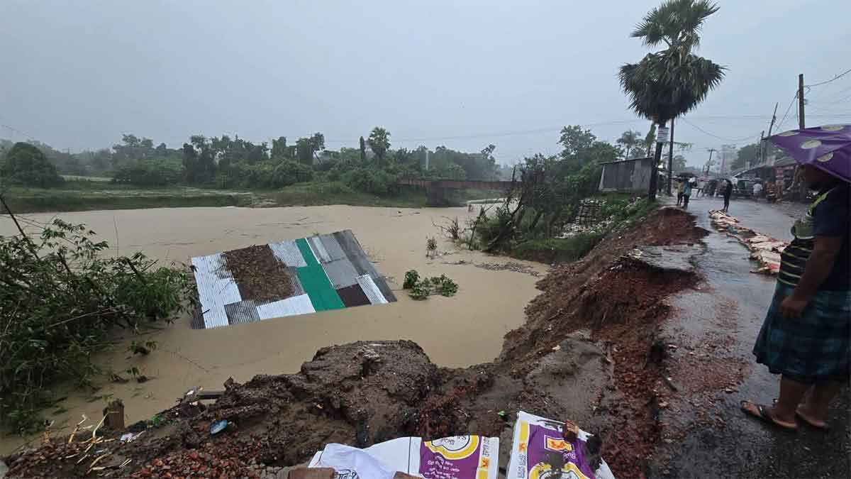 ফেনীতে তিন নদীর ১৬ স্থানে ভাঙন, ৩০ গ্রাম প্লাবিত
