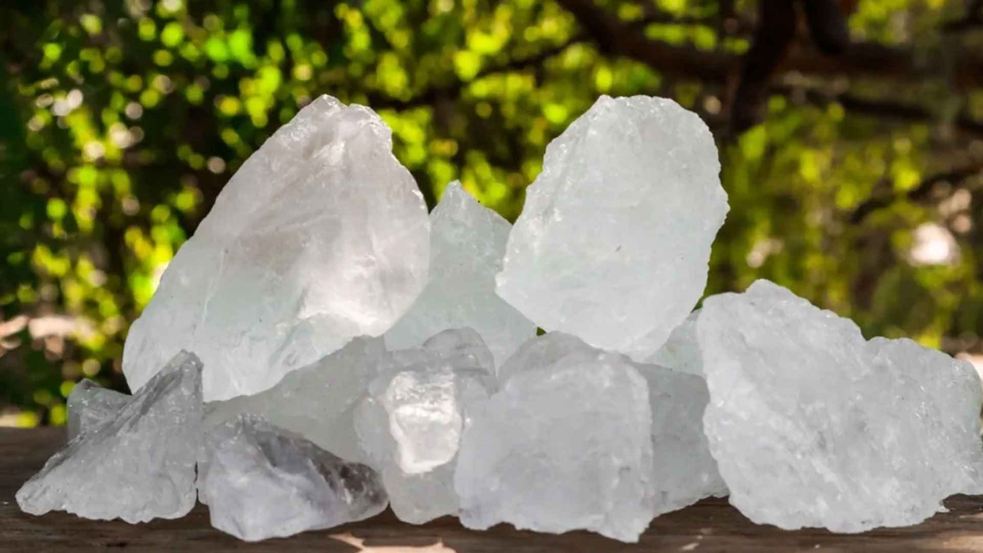 চুল পড়া কমাবে ফিটকিরি, কীভাবে ব্যবহার করবনে?