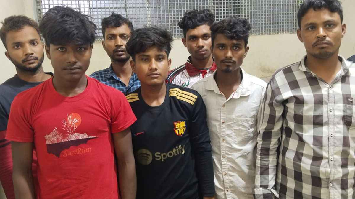 ভারতে আটক ৮ বাংলাদেশি নাগরিক বিজিবির কাছে হস্তান্তর