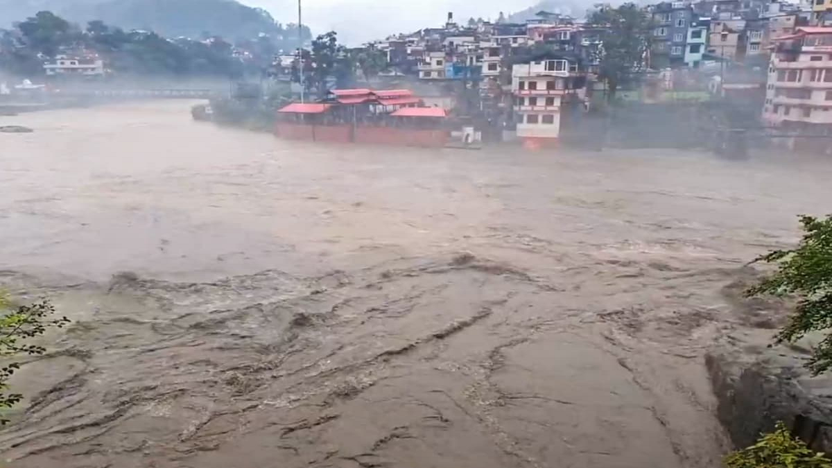 হিমাচলে বন্যা-ভূমিধসে নিহত বেড়ে ৬৩, ক্ষয়ক্ষতি ৪০০ কোটি রুপির