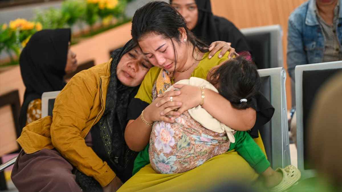 ইন্দোনেশিয়ায় ফেরিডুবিতে ৪ জনের মৃত্যু, নিখোঁজ ৪০