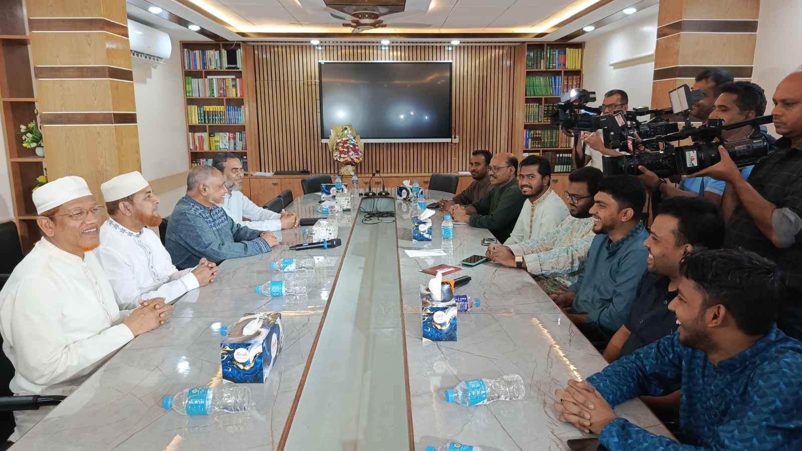 বিএনপি ছেড়ে জামায়াতে ঝুঁকছে নুুরুর দল?