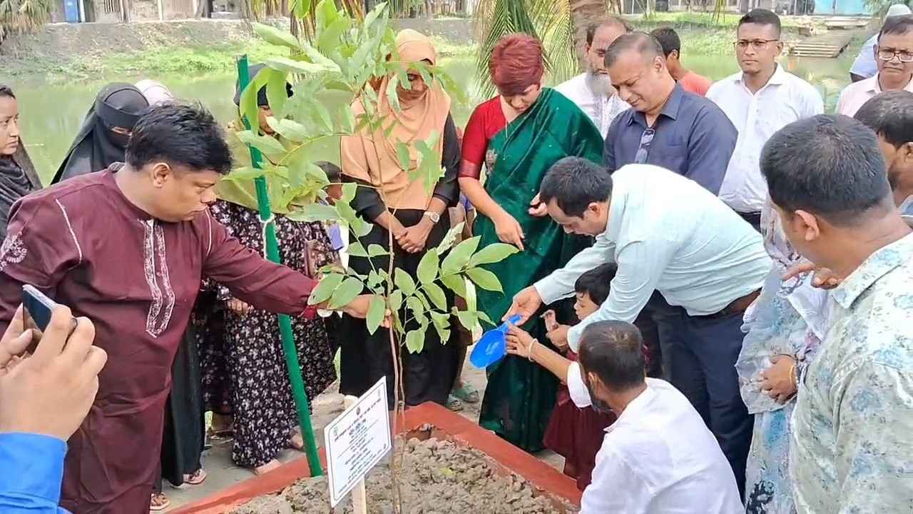 জুলাই অভ্যুত্থানে শহীদদের স্মরণে ‘এক শহীদ, এক বৃক্ষ’ কর্মসূচি