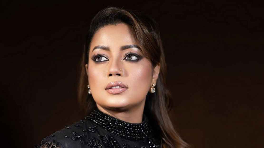 কনার নতুন ধামাকা ‘সোনা জান’