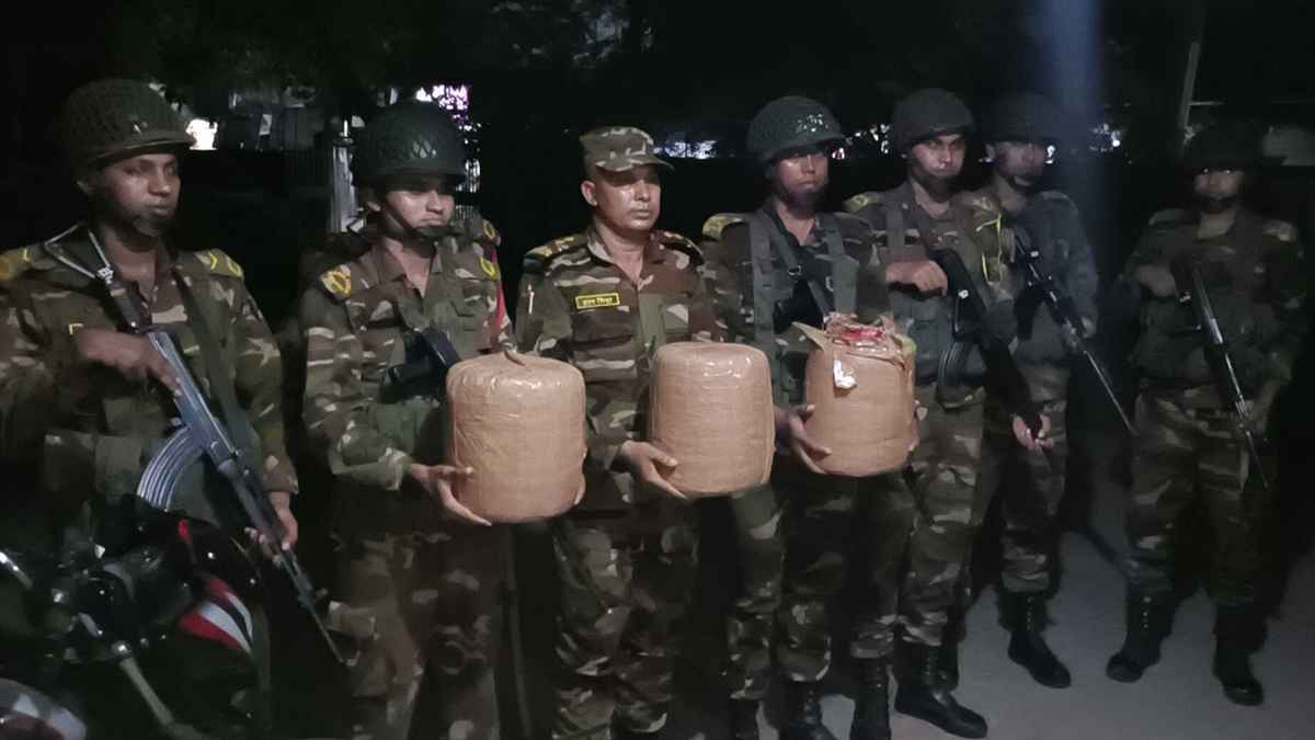 কুড়িগ্রামে সেনা অভিযান, উদ্ধার হলো এক মণ গাঁজা