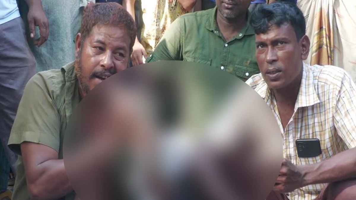 সাপুড়ের প্রাণ নেওয়া বিষধর সাপ চিবিয়ে খেলেন আরেক সাপুড়ে