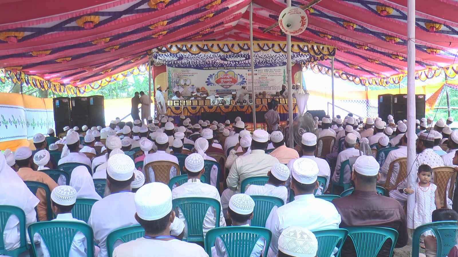 মাদারীপুরে ৩ শতাধিক শিক্ষার্থীর অংশগ্রহণে কোরআন প্রতিযোগিতা