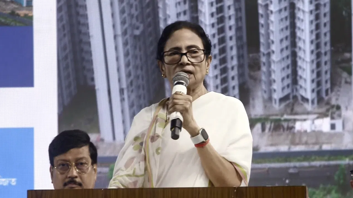 কলকাতায় আ.লীগ নেতাদের আশ্রয় নিয়ে মুখ খুললেন মমতা