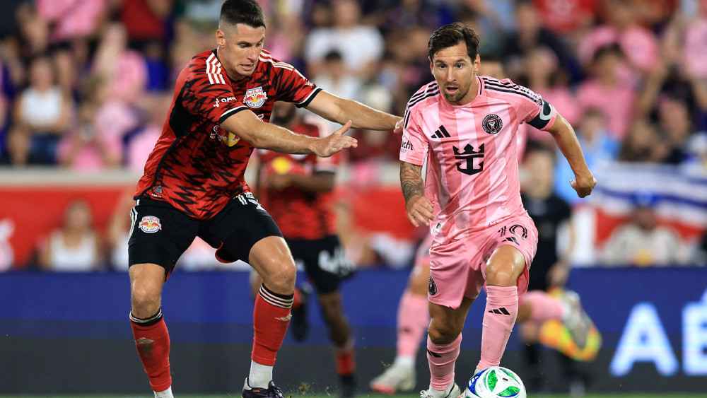 মেসির জোড়া গোলে জয়ে ফিরলো ইন্টার মিয়ামি