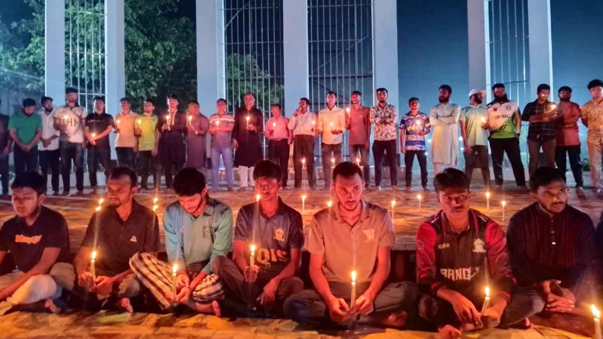 জুলাই শহীদদের স্মরণে ইবি ছাত্রদলের মোমবাতি প্রজ্জ্বলন