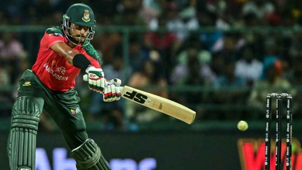 নাঈমকে জাতীয় দলে টিকে থাকতে হলে যা কর‍তে বললেন আকরাম