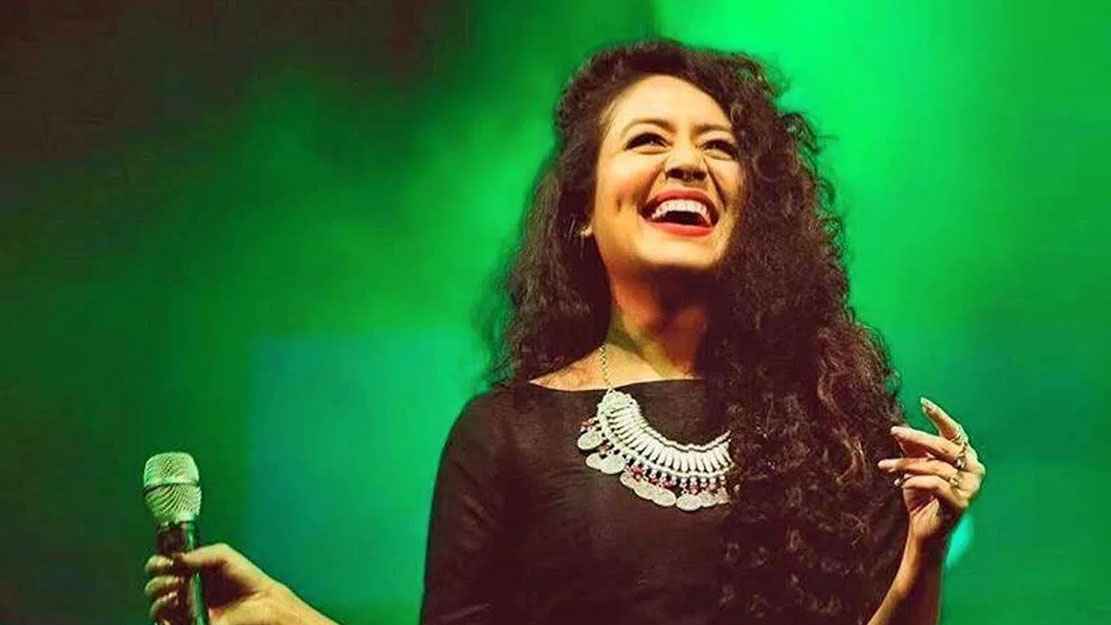 অন্তর্বাস পরে মঞ্চে নেহা কক্কর, ছবি ছড়িয়ে পড়তেই যা হলো…