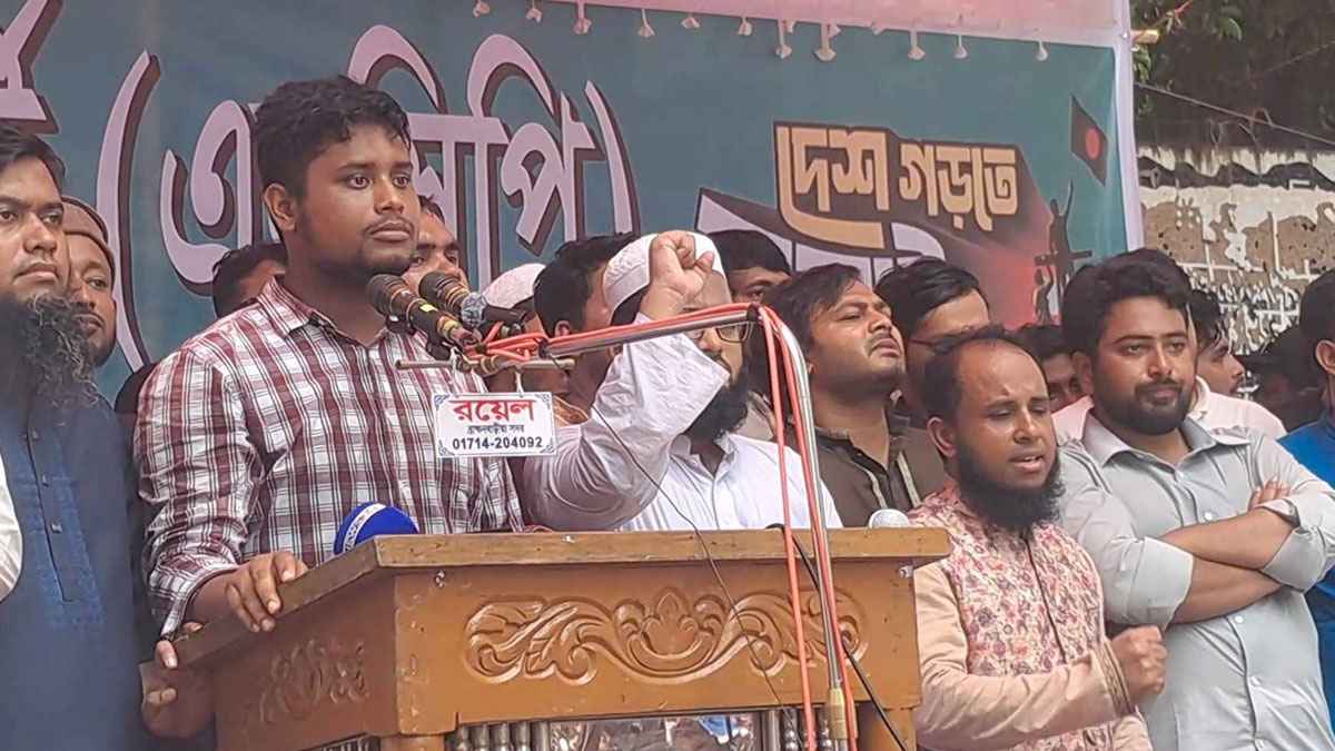 মাইলস্টোনের ঘটনাকে পুঁজি করে আওয়ামী লীগ আবার পুনর্গঠিত হচ্ছে: হাসনাত