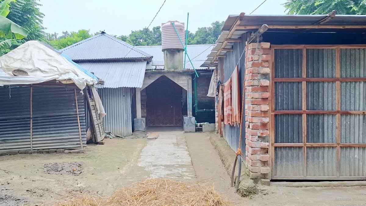 জোড়া খুনের মামলায় গ্রেফতার আতঙ্কে পুরুষশূন্য গ্রাম