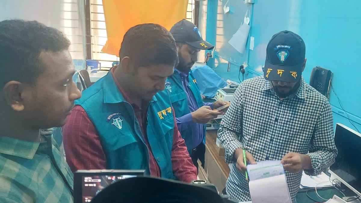 নোয়াখালীতে কিডনি ডায়ালাইসিস সেন্টারে দুদকের অভিযান