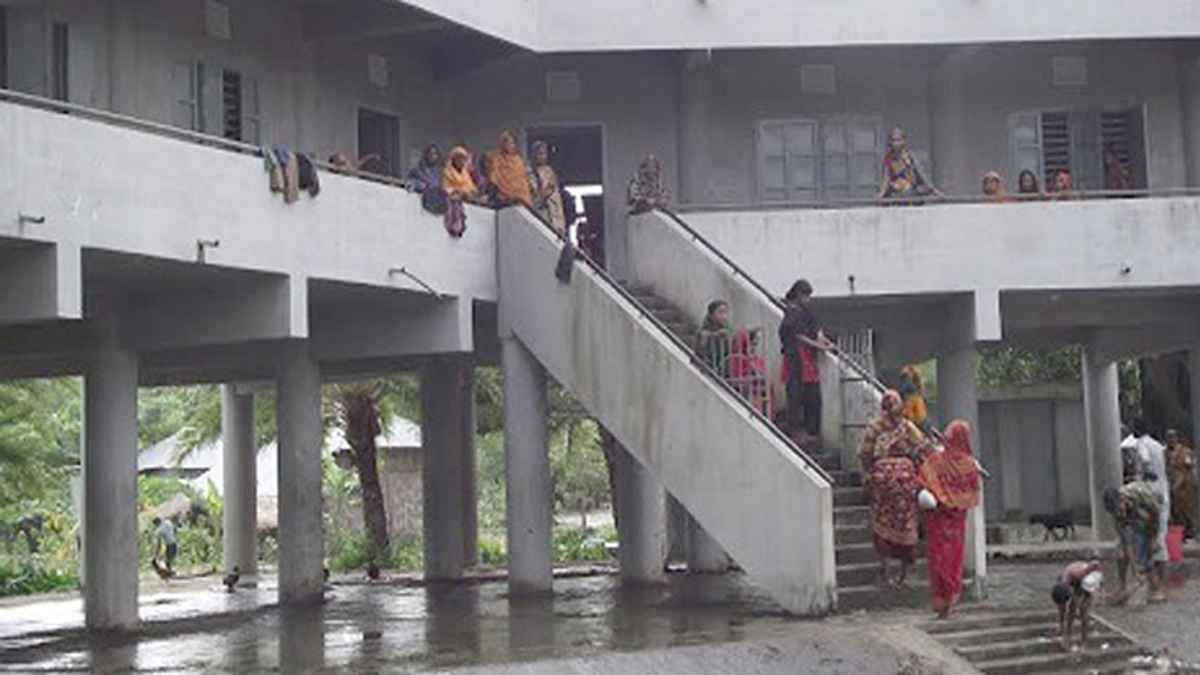 নোয়াখালীতে টানা বৃষ্টি, অর্ধলাখ মানুষ আশ্রয়কেন্দ্রে