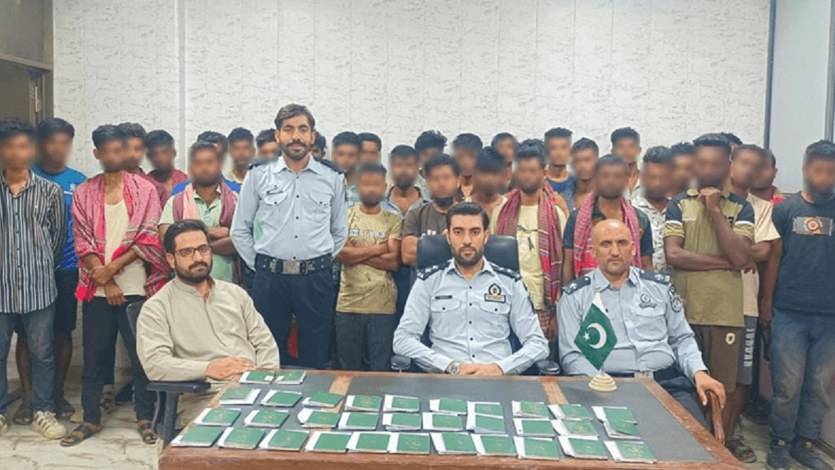 অবৈধভাবে পাকিস্তান থেকে ইরানে প্রবেশের চেষ্টা, ৩৩ বাংলাদেশি গ্রেফতার